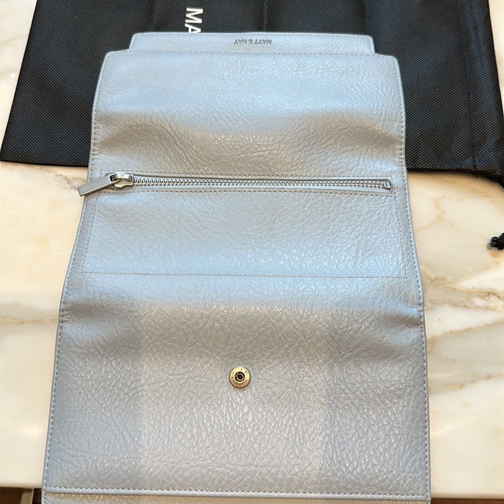 Matt and Nat ilda Wallet,  dusk - Picture 5 of 8